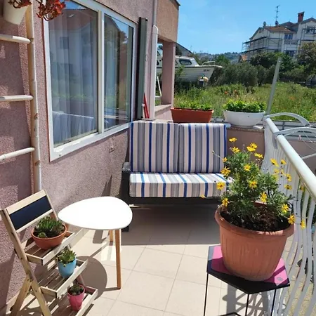 Apartments Bionda - Seafront Zaboric Exteriör bild